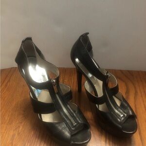 Michael Kors Berkley 8.5 Classy Leather Embossed Heels Black 4” Zip Front Date